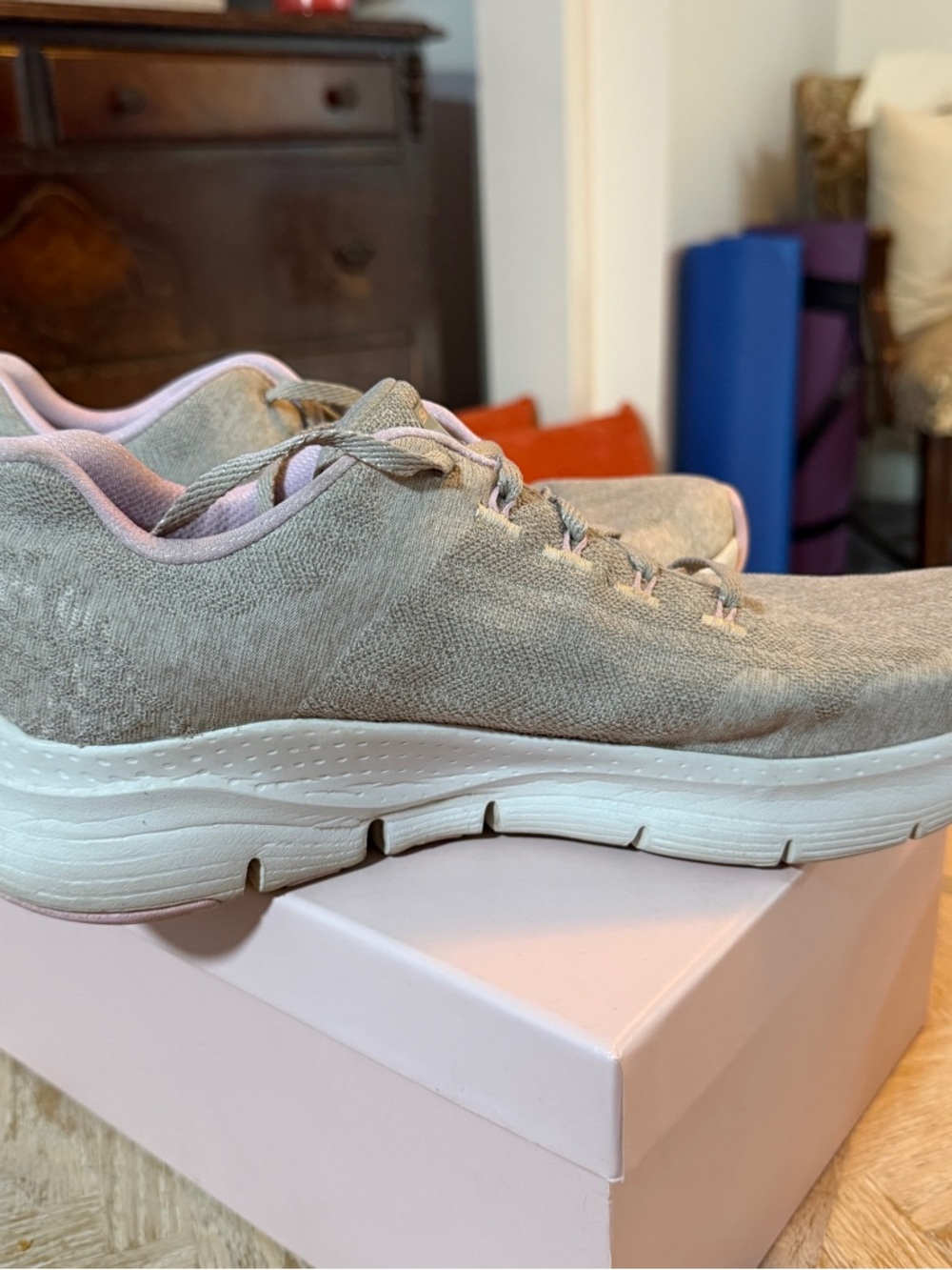 Skechers Arch Fit Women's Beige with Pink Accent Slip-Resistant Walking Sneakers - Picture 8 of 8